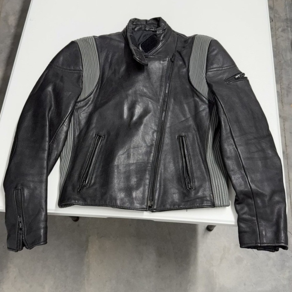 womans Black Leather yamaha Motorcycle Jacket Grey Accordion Ribbed Panels Biker
